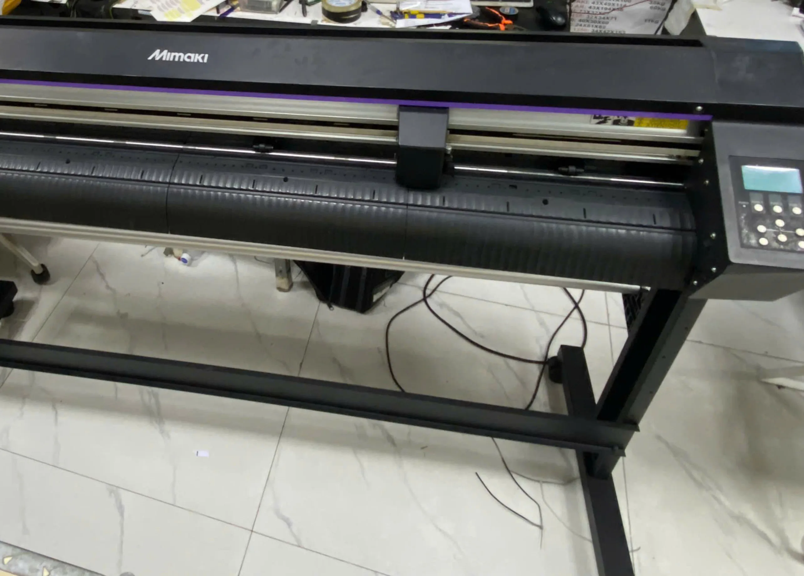 Khám phá máy cắt decal cũ: Giải pháp tiết kiệm cho xưởng in